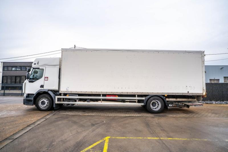 Renault D 19 280 WIDE + DHOLLANDIA 3 T. - Грузовик с закрытым кузовом: фото 2 Renault D 19 280 WIDE + DHOLLANDIA 3 T. - Грузовик с закрытым кузовом: фото 2