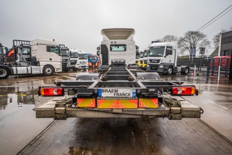 Renault D19 WIDE 320 DXI + DHOLLANDIA 2T. - Грузовик-контейнеровоз/ Сменный кузов: фото 5 Renault D19 WIDE 320 DXI + DHOLLANDIA 2T. - Грузовик-контейнеровоз/ Сменный кузов: фото 5