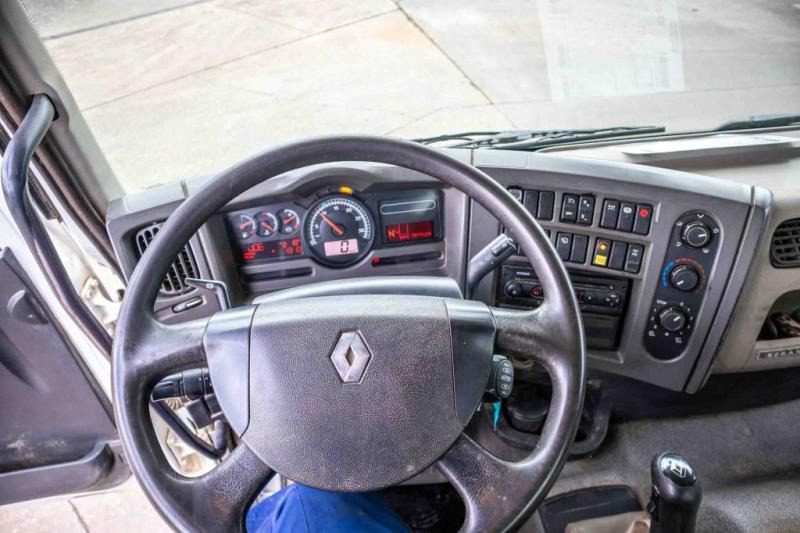 Фото интерьера 1: Renault KERAX 430DXI+E5+BIBENNE+REMORQUANT лизинг Renault KERAX 430DXI+E5+BIBENNE+REMORQUANT