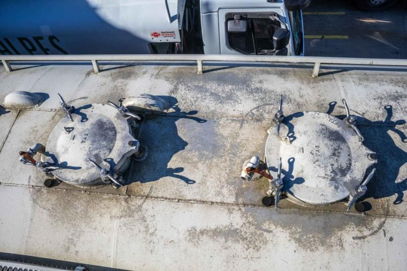 Грузовик-цистерна для транспортировки пищевых продуктов Renault PREMIUM 320 DXI+CITERNE ALIMENTAIRE ( engine problem): фото 5