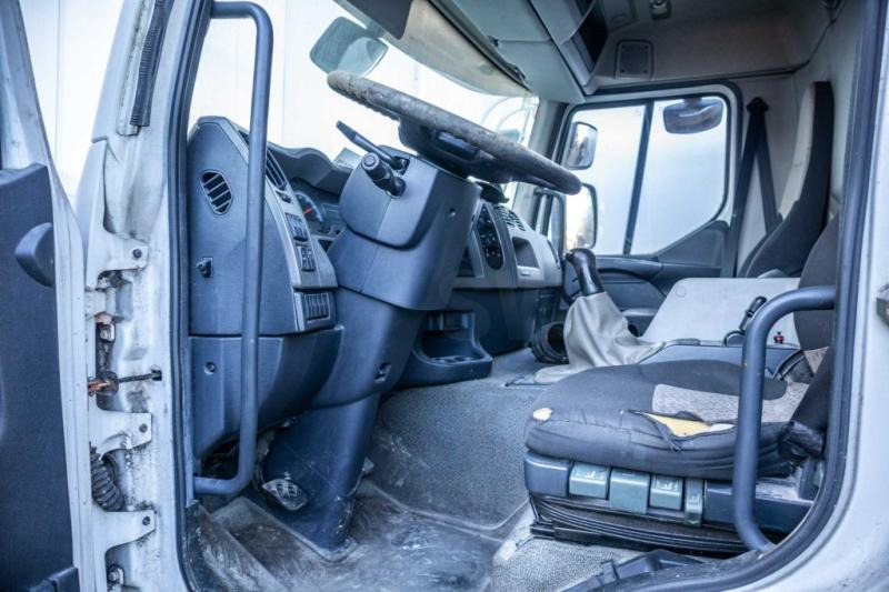 Грузовик-цистерна для транспортировки пищевых продуктов Renault PREMIUM 320 DXI+CITERNE ALIMENTAIRE ( engine problem): фото 6