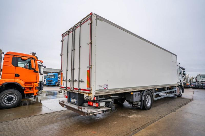 Renault T 380 DXI - Грузовик с закрытым кузовом: фото 4 Renault T 380 DXI - Грузовик с закрытым кузовом: фото 4