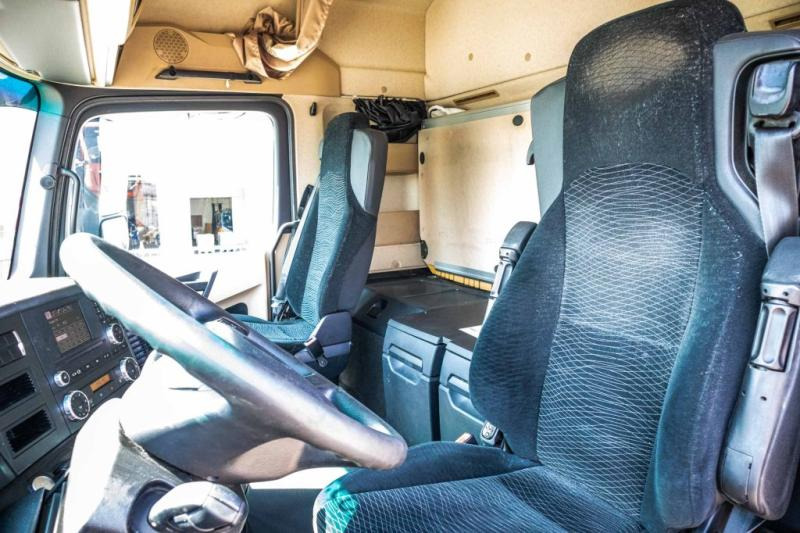 Фото интерьера 2: Тягач Mercedes ACTROS 1848 LS Фото интерьера 2: Тягач Mercedes ACTROS 1848 LS