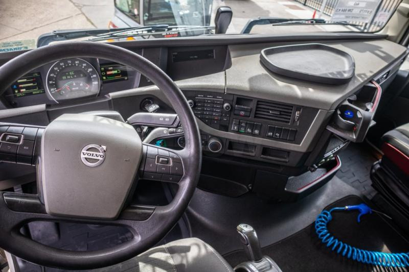 Фото интерьера 2: Тягач Volvo FH460+E6+Kiphydr.