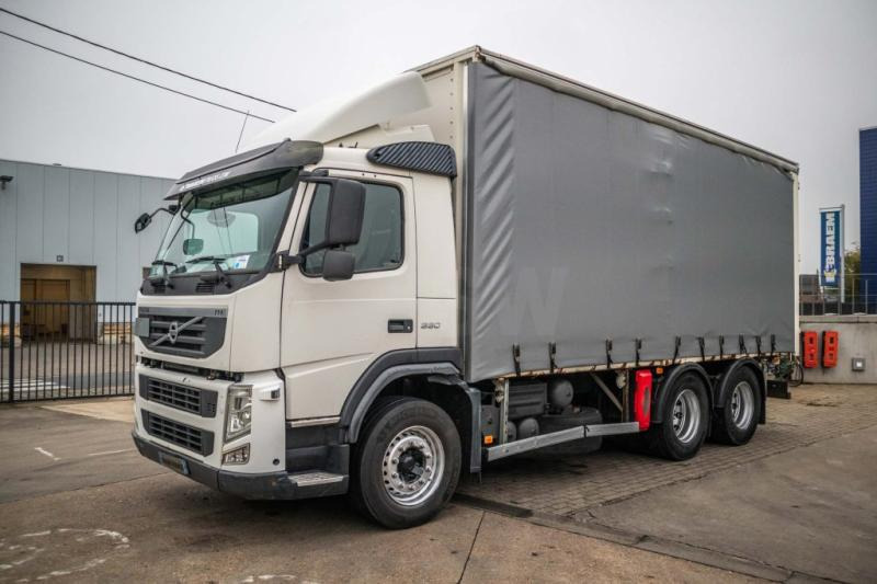 Volvo FM 330-6x2-E5+10 pneus/tires - Тентованный грузовик: фото 1 Volvo FM 330-6x2-E5+10 pneus/tires - Тентованный грузовик: фото 1