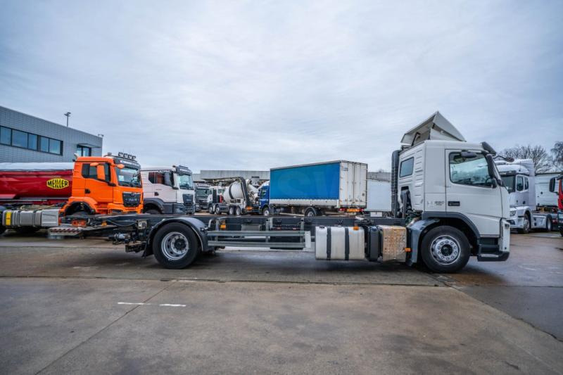 Volvo FM 330 - Грузовик-контейнеровоз/ Сменный кузов: фото 3 Volvo FM 330 - Грузовик-контейнеровоз/ Сменный кузов: фото 3