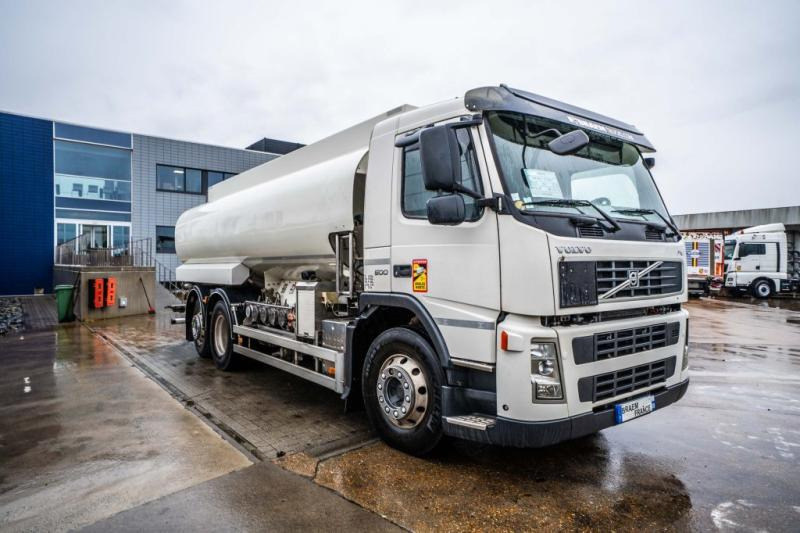 Volvo FM 500 -6x2+ALU 19.000L+5COMP. - Грузовик-цистерна: фото 2 Volvo FM 500 -6x2+ALU 19.000L+5COMP. - Грузовик-цистерна: фото 2