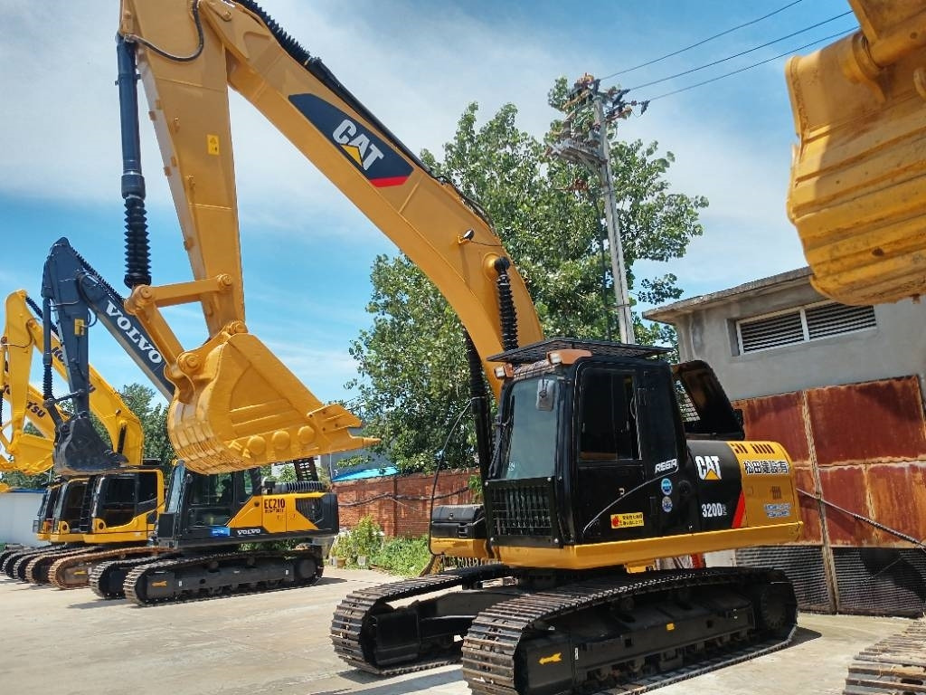 CAT 320 D2 - Гусеничный экскаватор: фото 3 CAT 320 D2 - Гусеничный экскаватор: фото 3