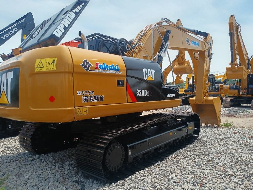 CAT 320D2 - Гусеничный экскаватор: фото 1 CAT 320D2 - Гусеничный экскаватор: фото 1