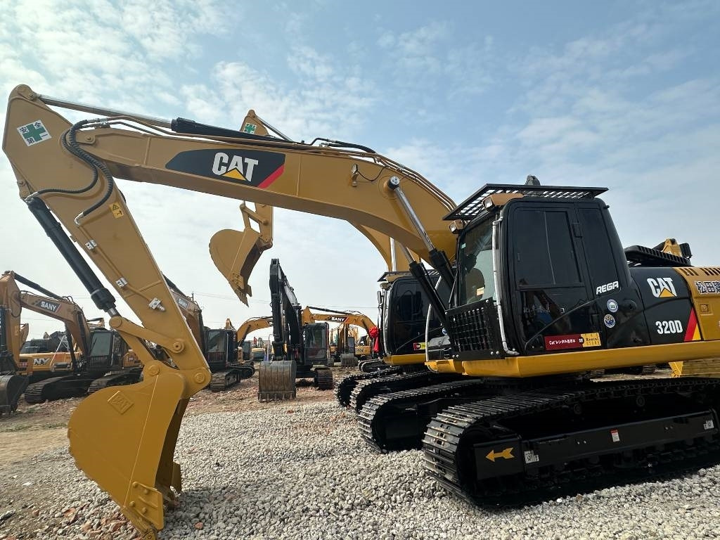 CAT 320D2 - Гусеничный экскаватор: фото 2 CAT 320D2 - Гусеничный экскаватор: фото 2