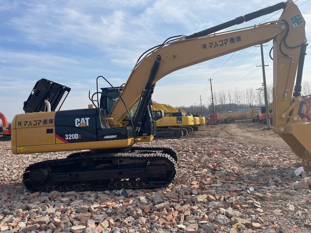 CAT 320D2 - Гусеничный экскаватор: фото 2 CAT 320D2 - Гусеничный экскаватор: фото 2