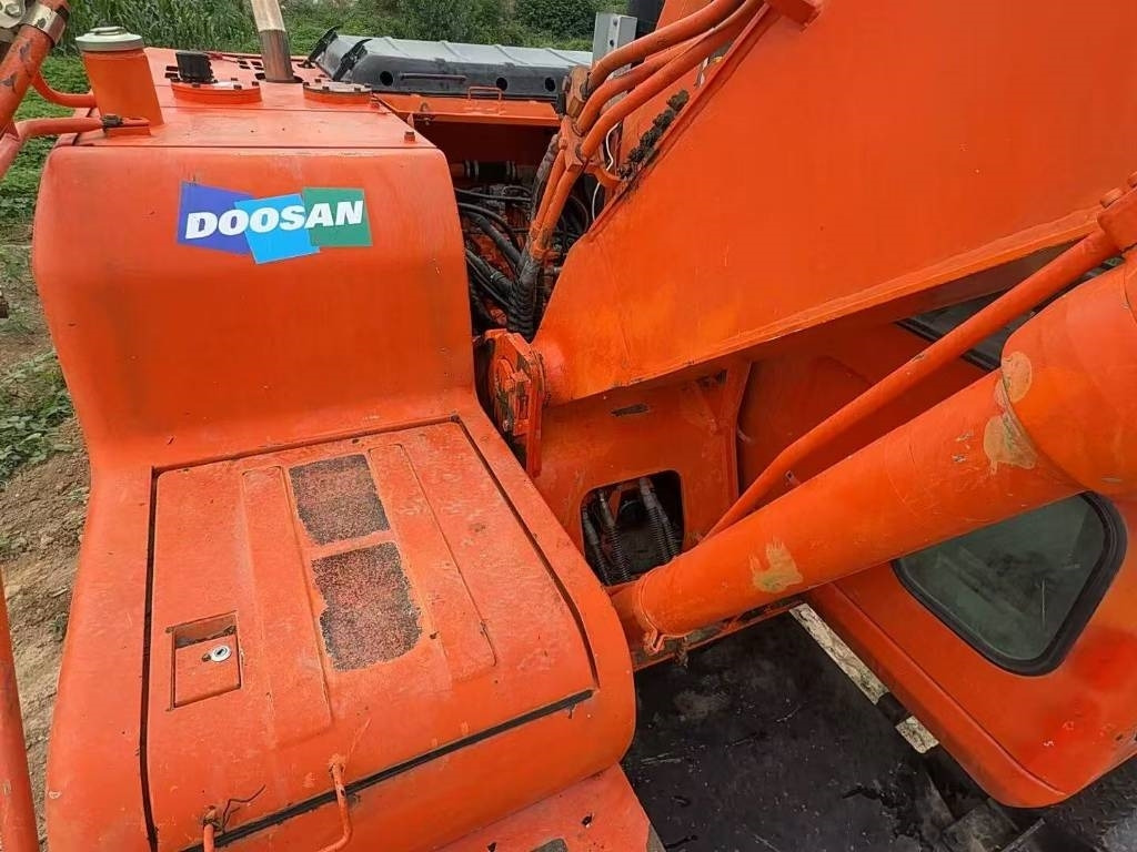 Doosan DH 150 W-7 - Колёсный экскаватор: фото 3 Doosan DH 150 W-7 - Колёсный экскаватор: фото 3