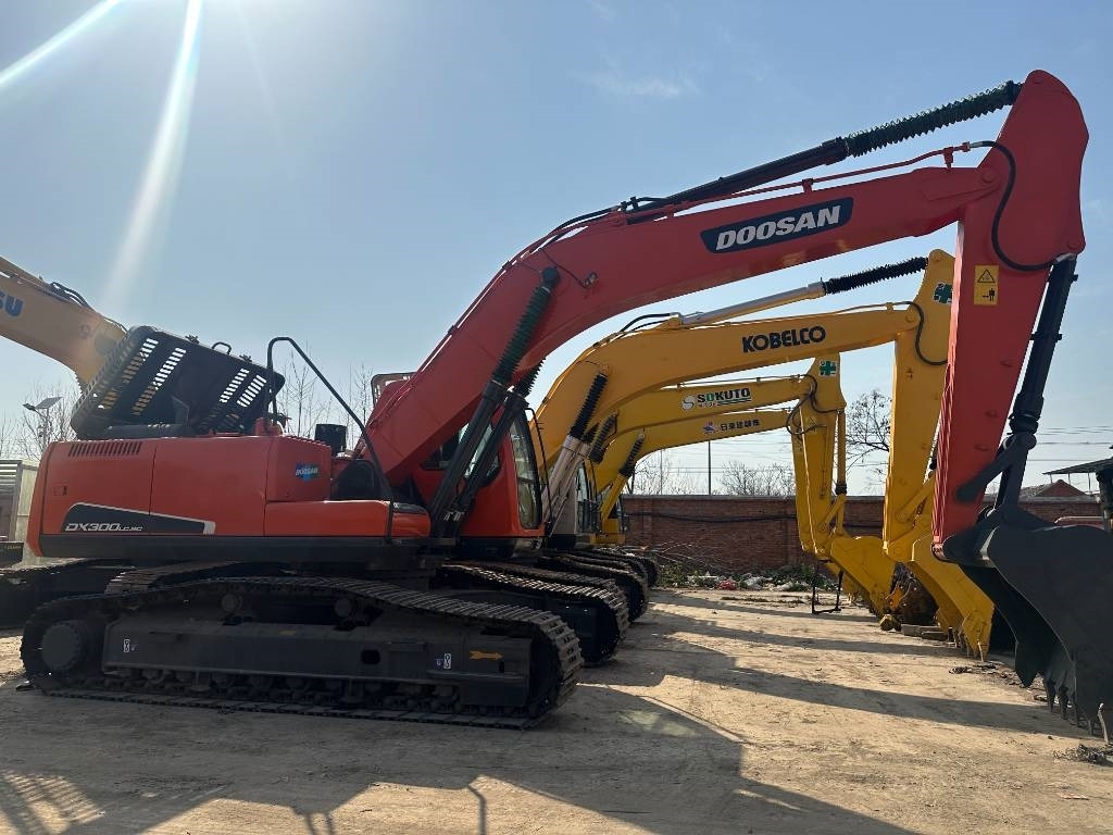 Doosan DX 300 LC - Гусеничный экскаватор: фото 3 Doosan DX 300 LC - Гусеничный экскаватор: фото 3