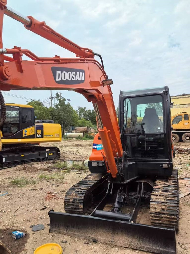 Doosan DX 60 - Гусеничный экскаватор: фото 3 Doosan DX 60 - Гусеничный экскаватор: фото 3