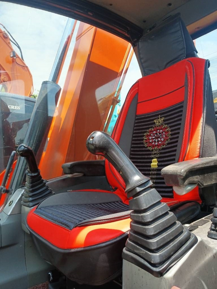 Doosan DX 75 - Гусеничный экскаватор: фото 2 Doosan DX 75 - Гусеничный экскаватор: фото 2