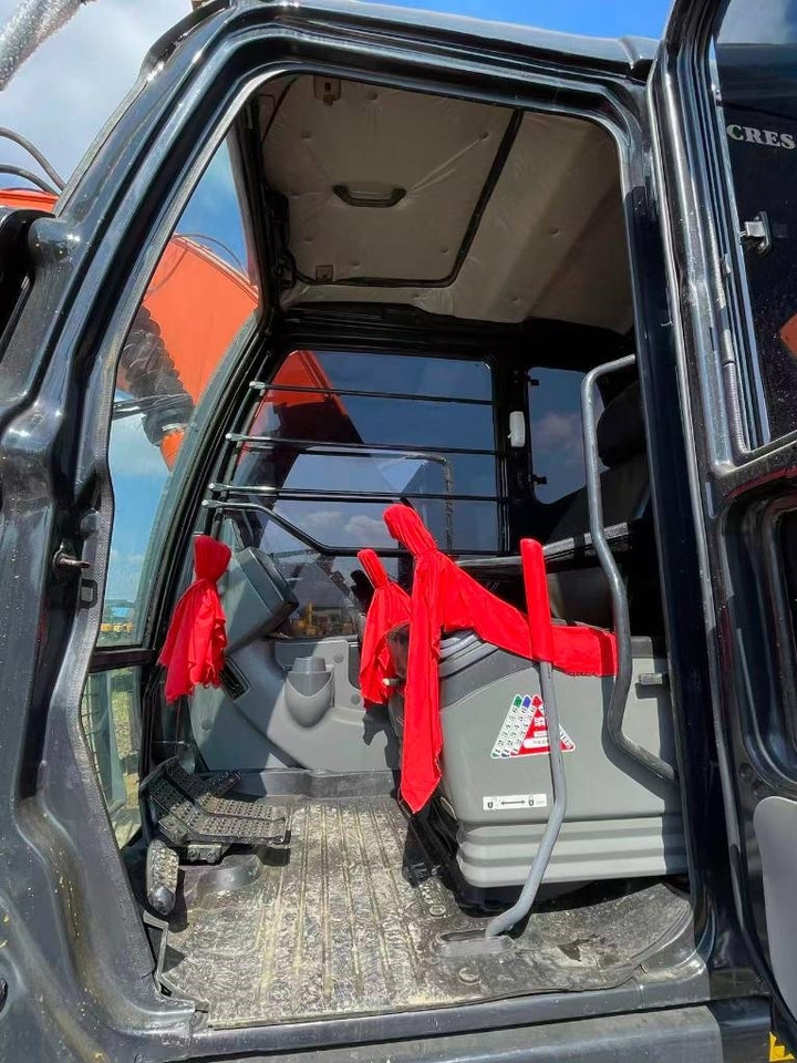 Hitachi ZX 120 - Гусеничный экскаватор: фото 3 Hitachi ZX 120 - Гусеничный экскаватор: фото 3