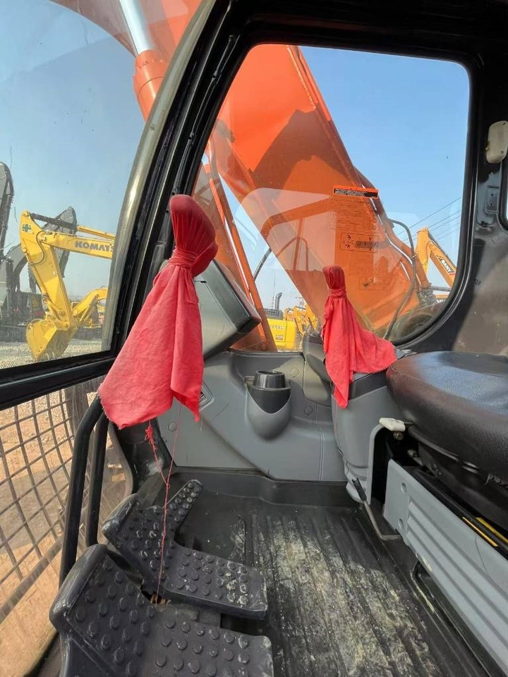 Hitachi ZX 160 - Гусеничный экскаватор: фото 5 Hitachi ZX 160 - Гусеничный экскаватор: фото 5