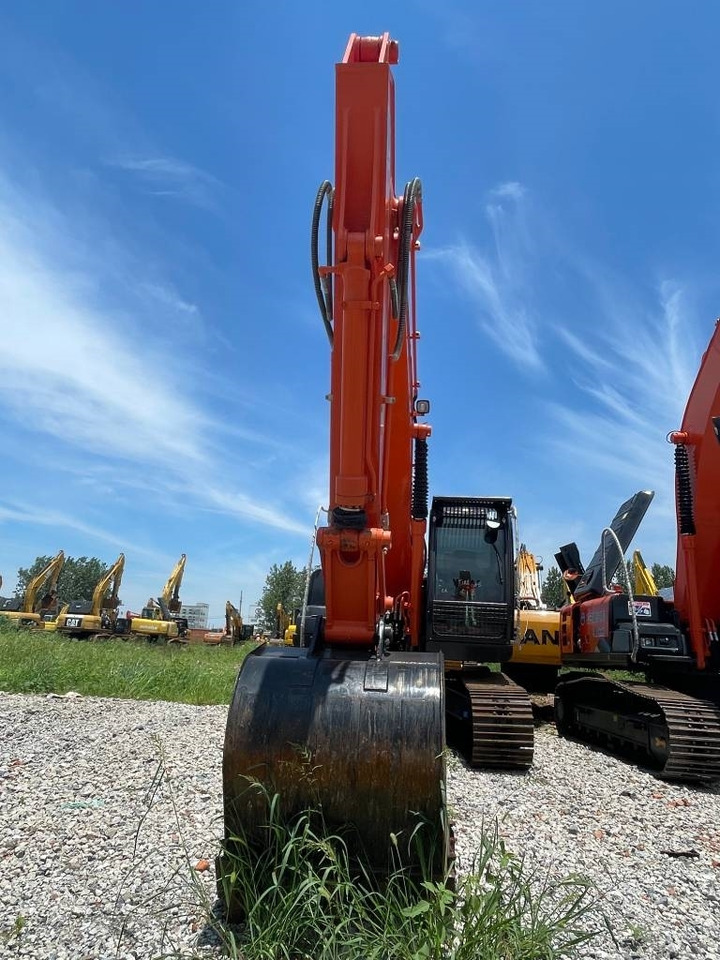 Hitachi ZX 200 - Гусеничный экскаватор: фото 3 Hitachi ZX 200 - Гусеничный экскаватор: фото 3