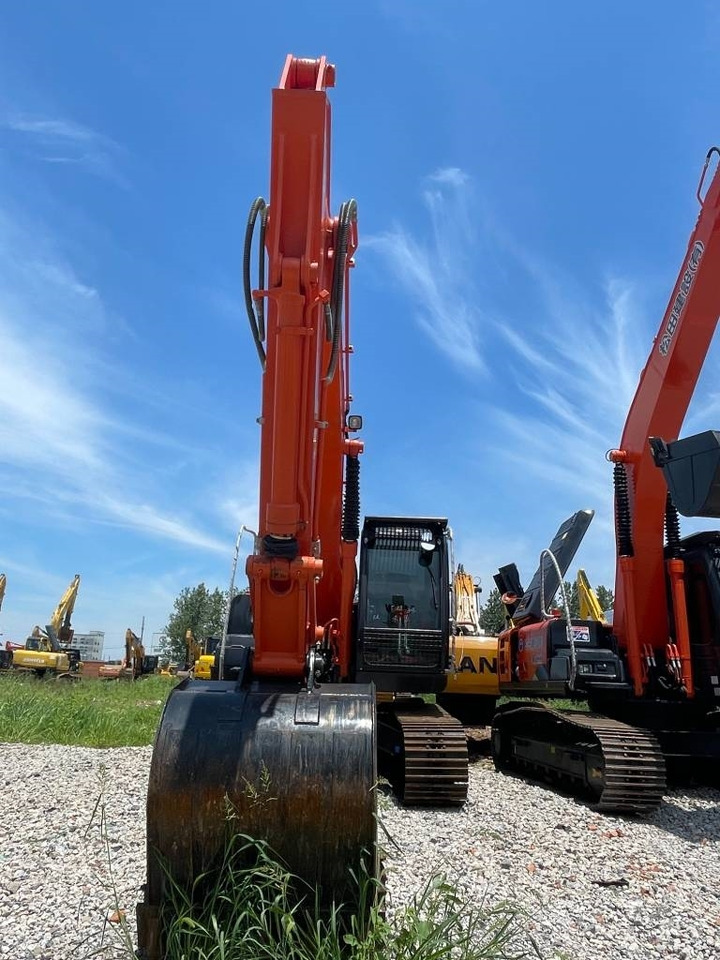 Hitachi ZX 200 - Гусеничный экскаватор: фото 2 Hitachi ZX 200 - Гусеничный экскаватор: фото 2