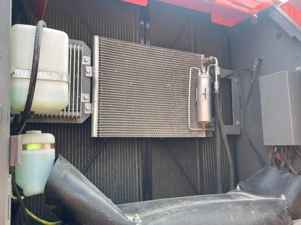 Hitachi ZX 210  - Гусеничный экскаватор: фото 3 Hitachi ZX 210  - Гусеничный экскаватор: фото 3