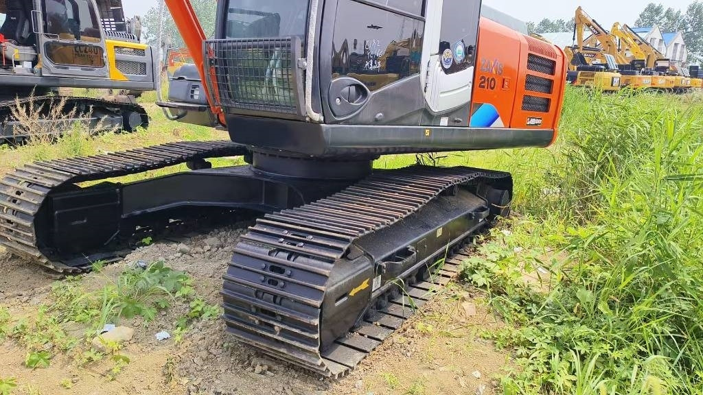 Hitachi ZX 210 - Гусеничный экскаватор: фото 2 Hitachi ZX 210 - Гусеничный экскаватор: фото 2