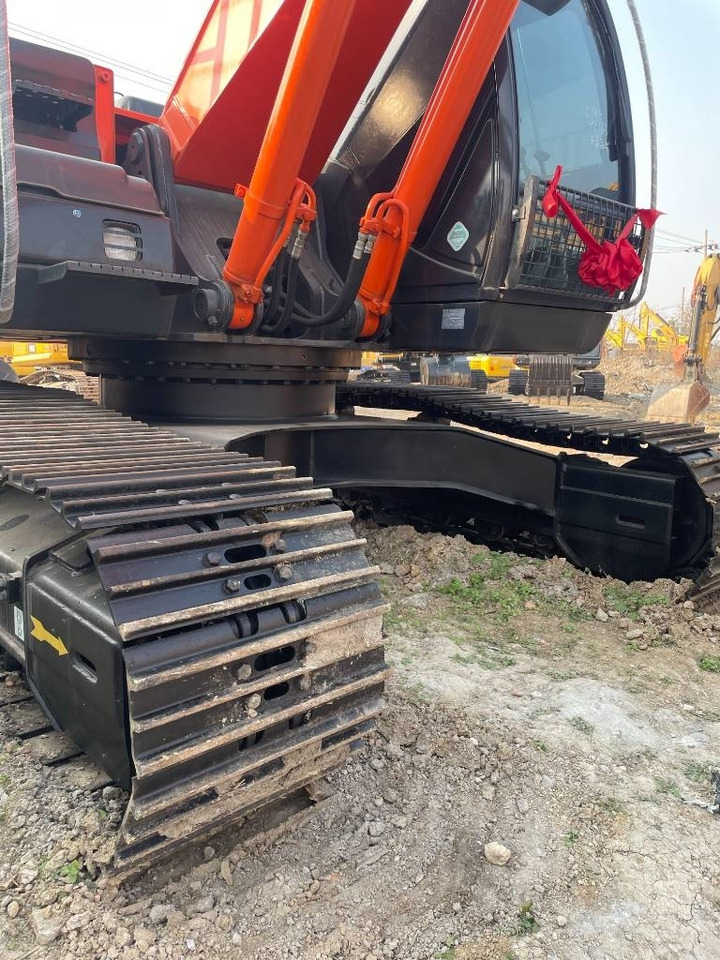 Hitachi ZX 210 - Гусеничный экскаватор: фото 5 Hitachi ZX 210 - Гусеничный экскаватор: фото 5