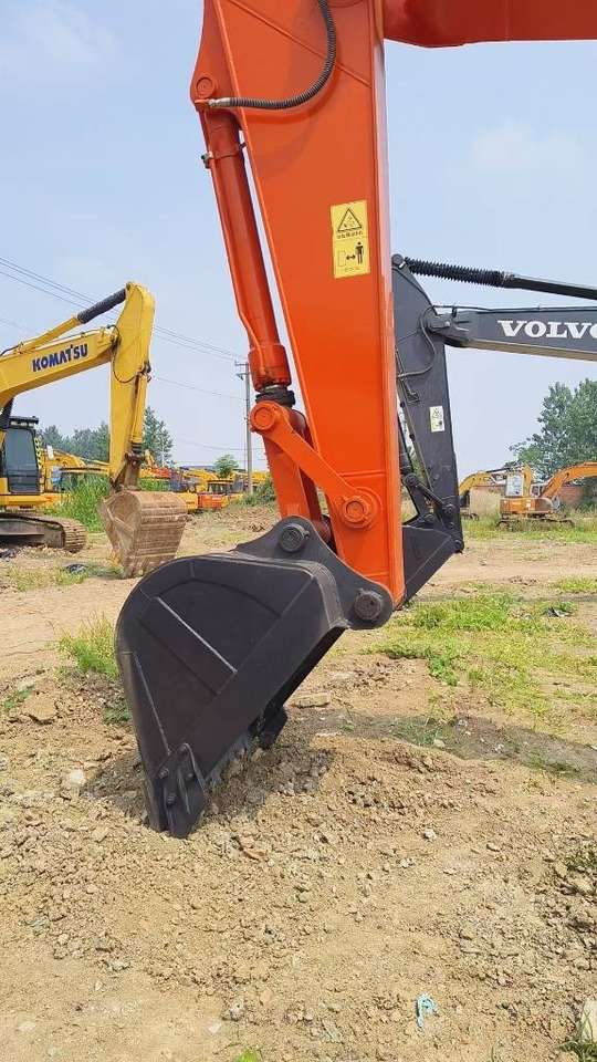 Hitachi ZX 210 - Гусеничный экскаватор: фото 3 Hitachi ZX 210 - Гусеничный экскаватор: фото 3