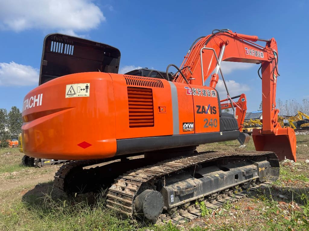 Hitachi ZX 240 - Гусеничный экскаватор: фото 1 Hitachi ZX 240 - Гусеничный экскаватор: фото 1