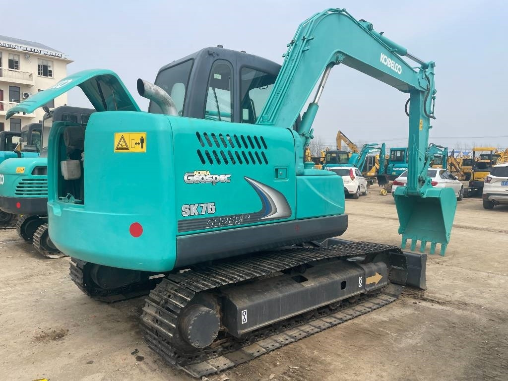 Kobelco SK 75 - Гусеничный экскаватор: фото 2 Kobelco SK 75 - Гусеничный экскаватор: фото 2