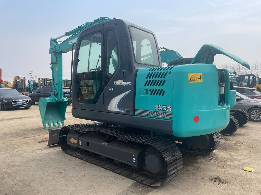 Kobelco SK 75 - Мини-экскаватор: фото 1 Kobelco SK 75 - Мини-экскаватор: фото 1
