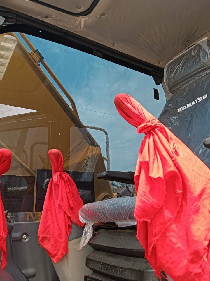 Komatsu PC 210 - Гусеничный экскаватор: фото 4 Komatsu PC 210 - Гусеничный экскаватор: фото 4