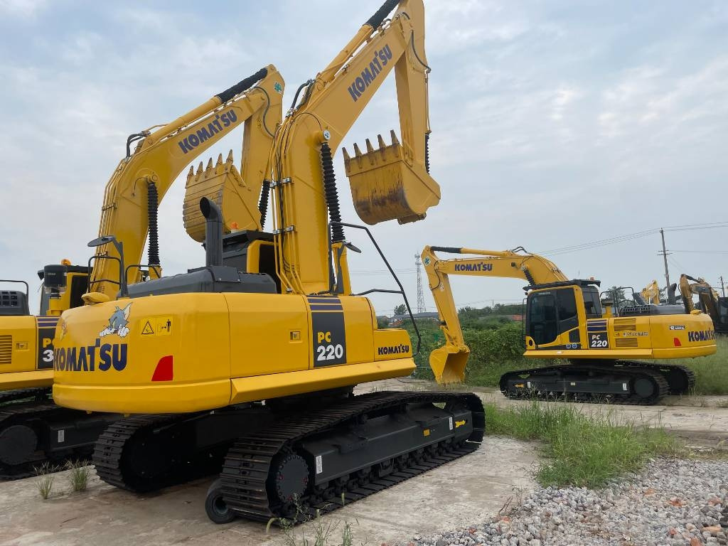 Komatsu PC 220 - Гусеничный экскаватор: фото 1 Komatsu PC 220 - Гусеничный экскаватор: фото 1
