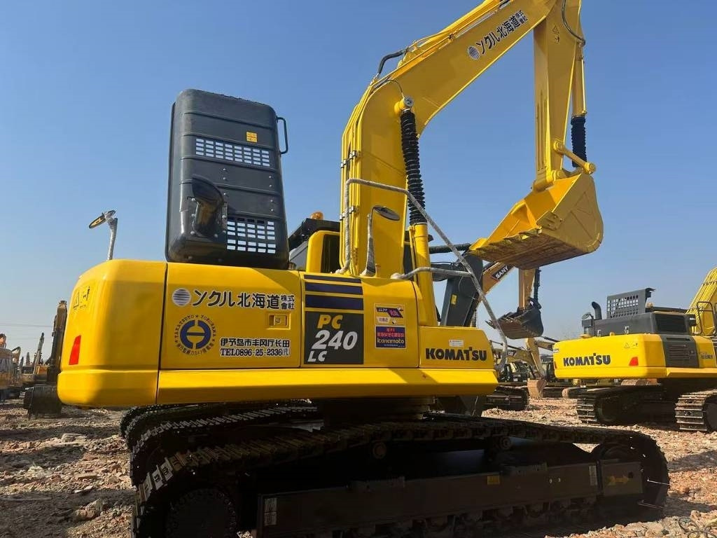 Komatsu PC 240 - Гусеничный экскаватор: фото 1 Komatsu PC 240 - Гусеничный экскаватор: фото 1