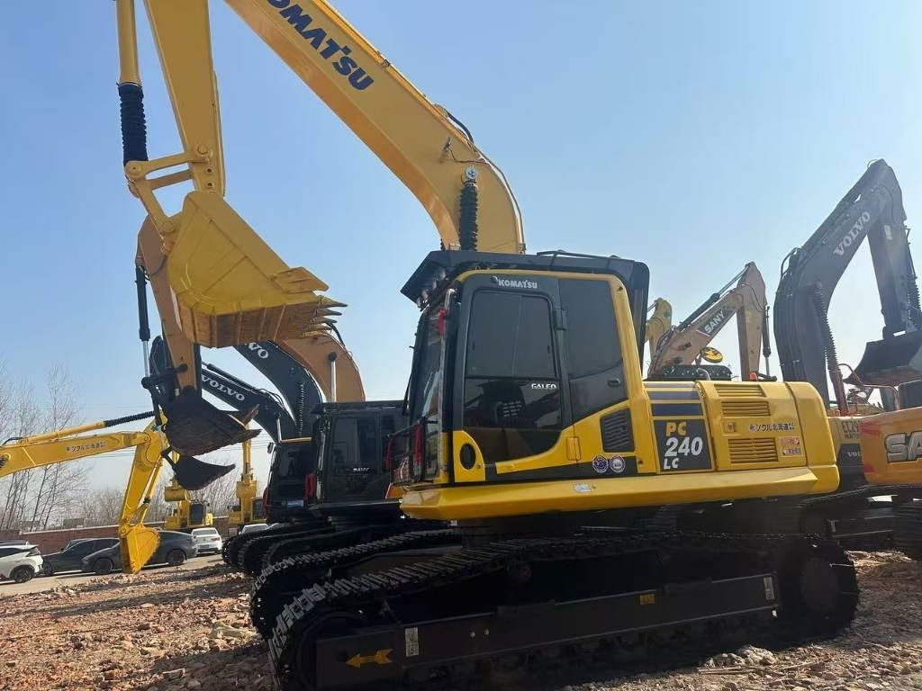 Komatsu PC 240 - Гусеничный экскаватор: фото 2 Komatsu PC 240 - Гусеничный экскаватор: фото 2