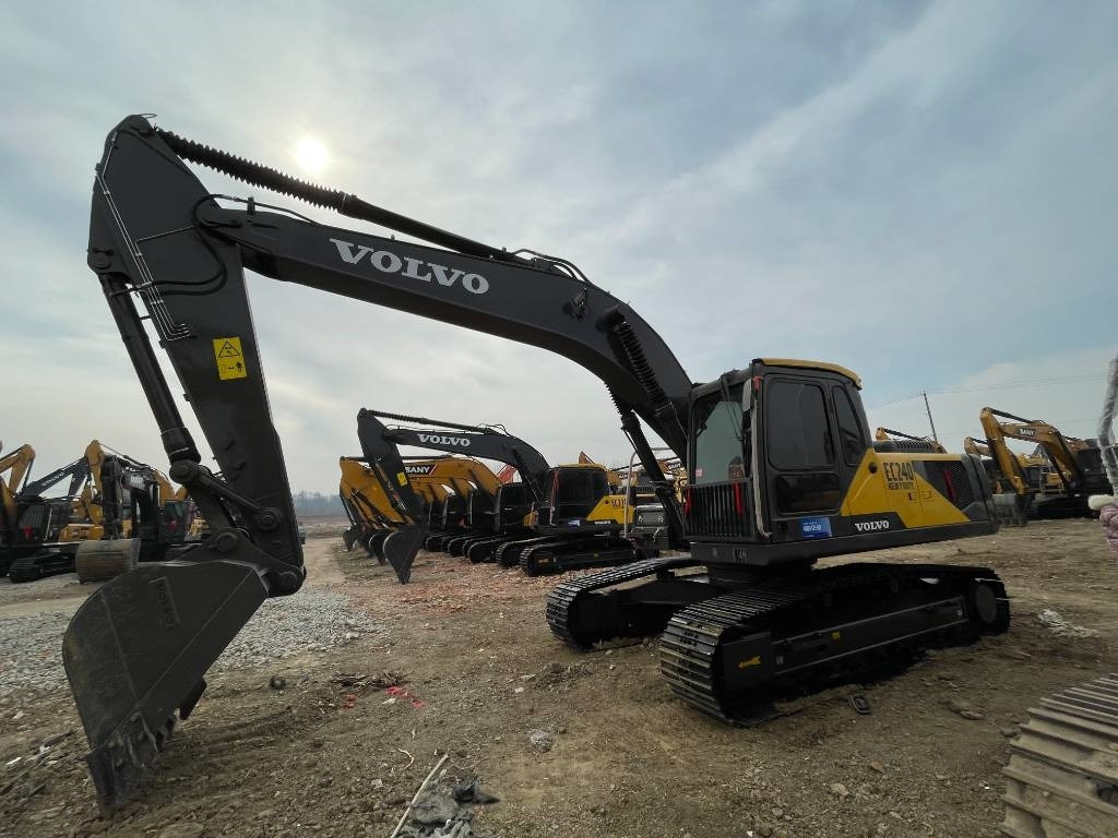Volvo EC 240 - Гусеничный экскаватор: фото 1 Volvo EC 240 - Гусеничный экскаватор: фото 1