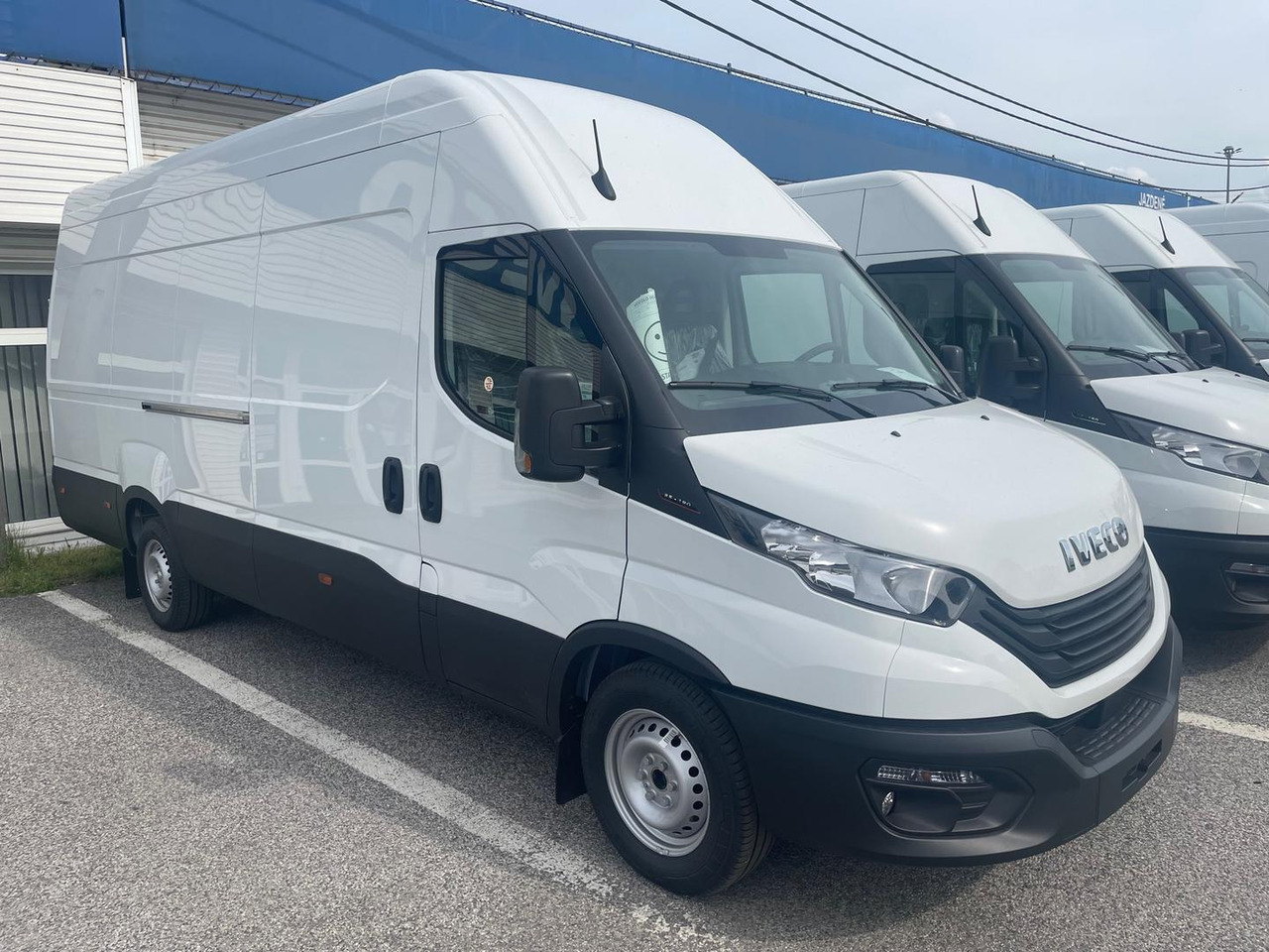 Iveco DAILY VAN, 3.0 D 176k, 35S18H V Evolution H3 - Цельнометаллический фургон: фото 1 Iveco DAILY VAN, 3.0 D 176k, 35S18H V Evolution H3 - Цельнометаллический фургон: фото 1