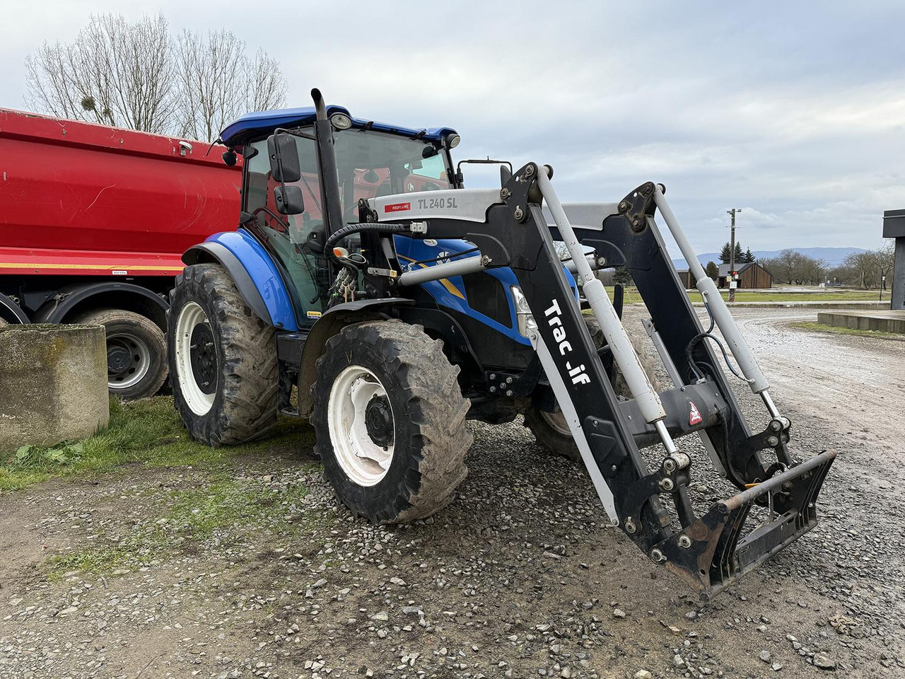 New Holand TD, 5.95, + Trac Lift TL 240 SL - Трактор: фото 1 New Holand TD, 5.95, + Trac Lift TL 240 SL - Трактор: фото 1