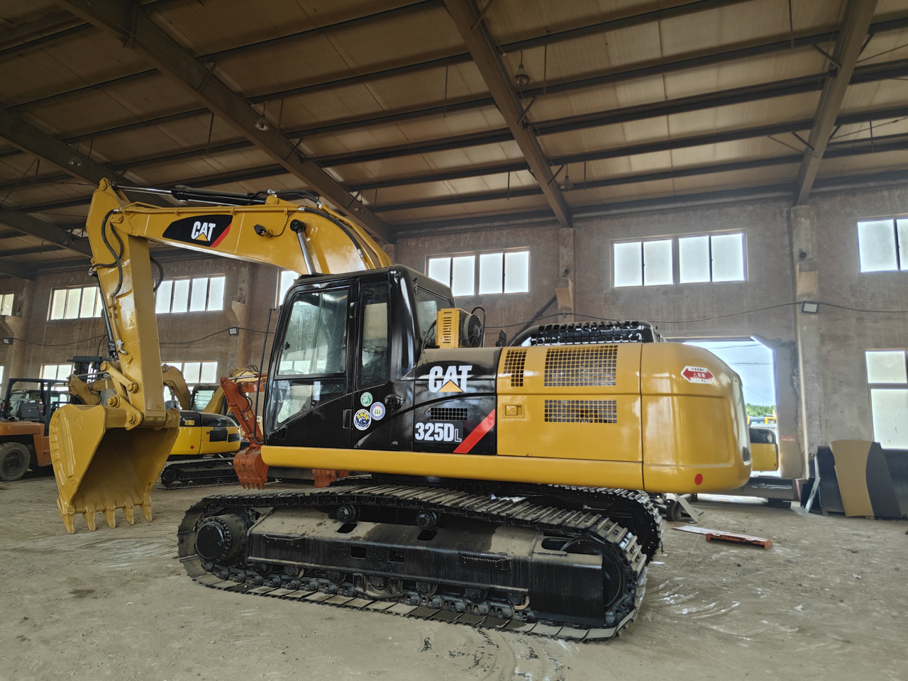 CATERPILLAR 325D - Гусеничный экскаватор: фото 2 CATERPILLAR 325D - Гусеничный экскаватор: фото 2