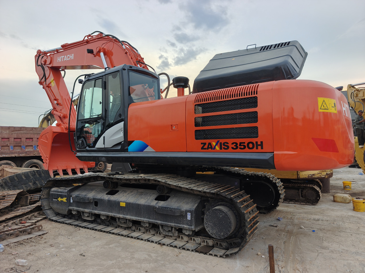 HITACHI ZX350H ZX350H-5G Used excavator - Гусеничный экскаватор: фото 1 HITACHI ZX350H ZX350H-5G Used excavator - Гусеничный экскаватор: фото 1