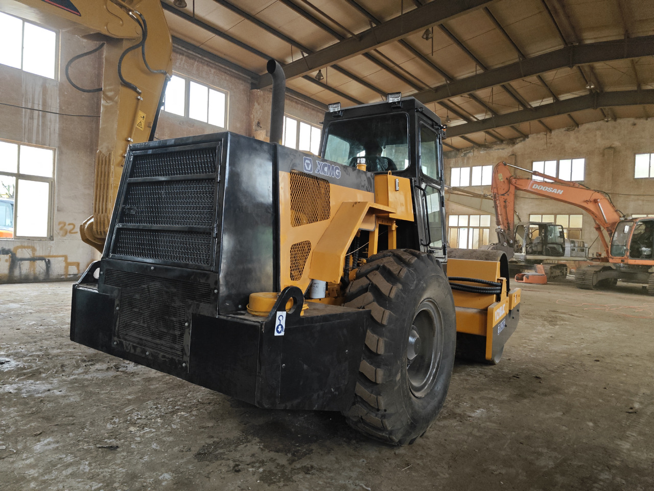 XCMG YZ18JC - Компактор: фото 3 XCMG YZ18JC - Компактор: фото 3