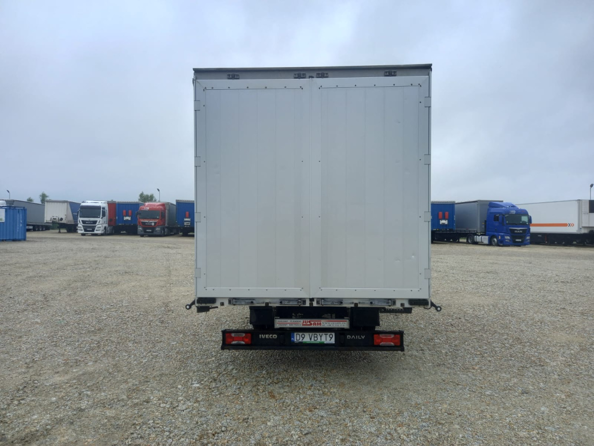 IVECO/JUSAM STANISŁAWJURKOWSKI 50C18/JU06 PLANDEKA - Тентованный фургон: фото 4 IVECO/JUSAM STANISŁAWJURKOWSKI 50C18/JU06 PLANDEKA - Тентованный фургон: фото 4