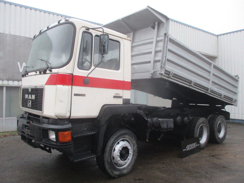 MAN 26 322 ZF Manual , 6x4 , 3 way tipper , Spring suspension - Самосвал: фото 1 MAN 26 322 ZF Manual , 6x4 , 3 way tipper , Spring suspension - Самосвал: фото 1