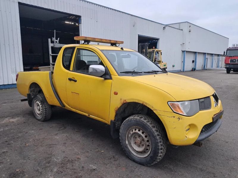 Mitsubishi L200 , 4x4 , 2.5 Di-D , NOT RUNNING !!!, FOR PARTS !!!! - Легковой автомобиль: фото 4 Mitsubishi L200 , 4x4 , 2.5 Di-D , NOT RUNNING !!!, FOR PARTS !!!! - Легковой автомобиль: фото 4