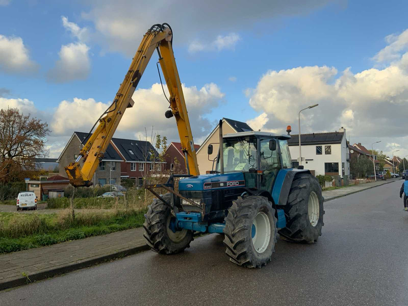 Трактор Ford 8340 SLE: фото 1