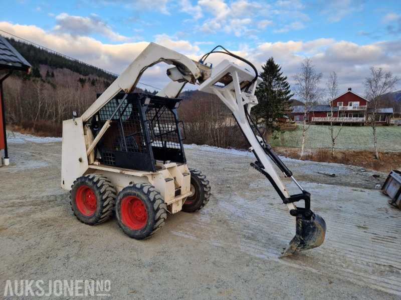 1986 Bobcat 743 kompaktlaster med mye utstyr - MVA-FRI - Мини-погрузчик с бортовым поворотом: фото 4 1986 Bobcat 743 kompaktlaster med mye utstyr - MVA-FRI - Мини-погрузчик с бортовым поворотом: фото 4