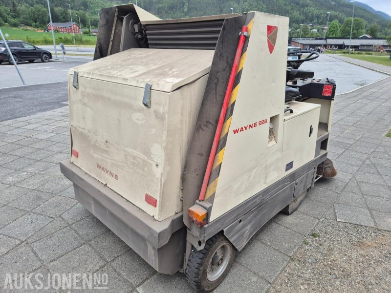 1995 Andre Wayne 928 D, dieseldrevet feiemaskin med oppsamler og tipp - Строительное оборудование: фото 5 1995 Andre Wayne 928 D, dieseldrevet feiemaskin med oppsamler og tipp - Строительное оборудование: фото 5