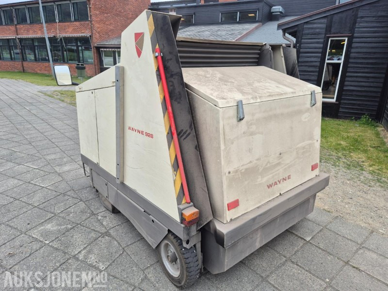 1995 Andre Wayne 928 D, dieseldrevet feiemaskin med oppsamler og tipp - Строительное оборудование: фото 3 1995 Andre Wayne 928 D, dieseldrevet feiemaskin med oppsamler og tipp - Строительное оборудование: фото 3