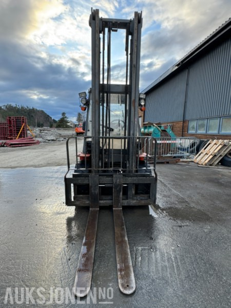 1998 Nissan 35 - Modell WF03A33U - Diesel - Motvektstruck - Подъёмник: фото 2 1998 Nissan 35 - Modell WF03A33U - Diesel - Motvektstruck - Подъёмник: фото 2