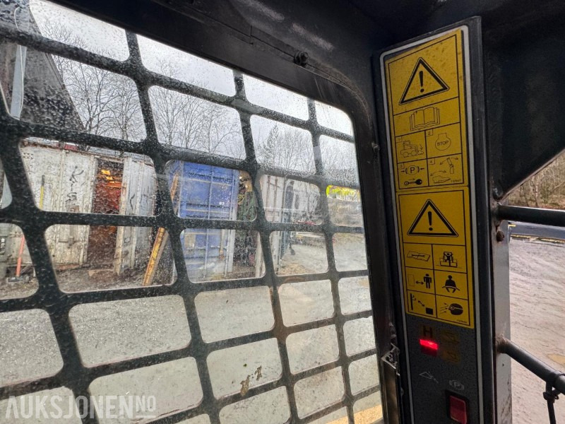 Мини-погрузчик с бортовым поворотом 2007 Gehl 4640 Kompaktlaster - Skuffe - Gafler - Kost - Timer: 1089: фото 17 Мини-погрузчик с бортовым поворотом 2007 Gehl 4640 Kompaktlaster - Skuffe - Gafler - Kost - Timer: 1089: фото 17