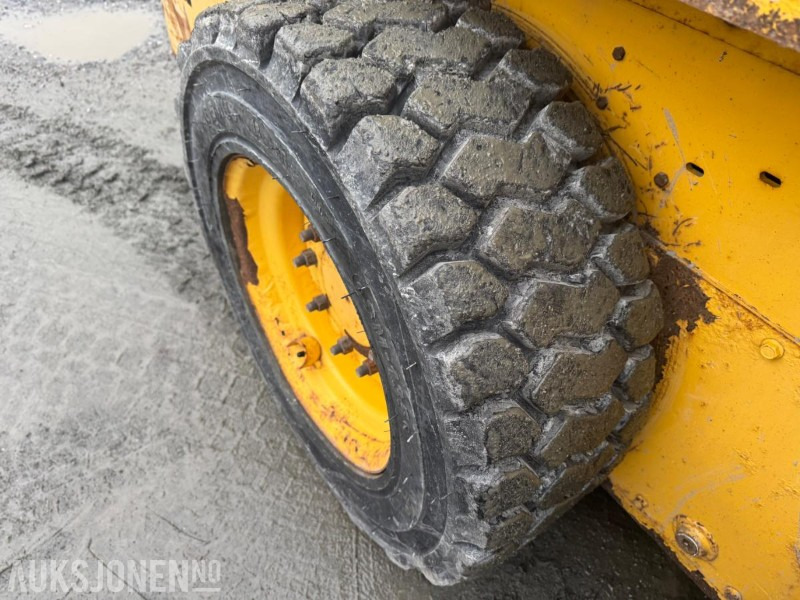 Мини-погрузчик с бортовым поворотом 2007 Gehl 4640 Kompaktlaster - Skuffe - Gafler - Kost - Timer: 1089: фото 32 Мини-погрузчик с бортовым поворотом 2007 Gehl 4640 Kompaktlaster - Skuffe - Gafler - Kost - Timer: 1089: фото 32